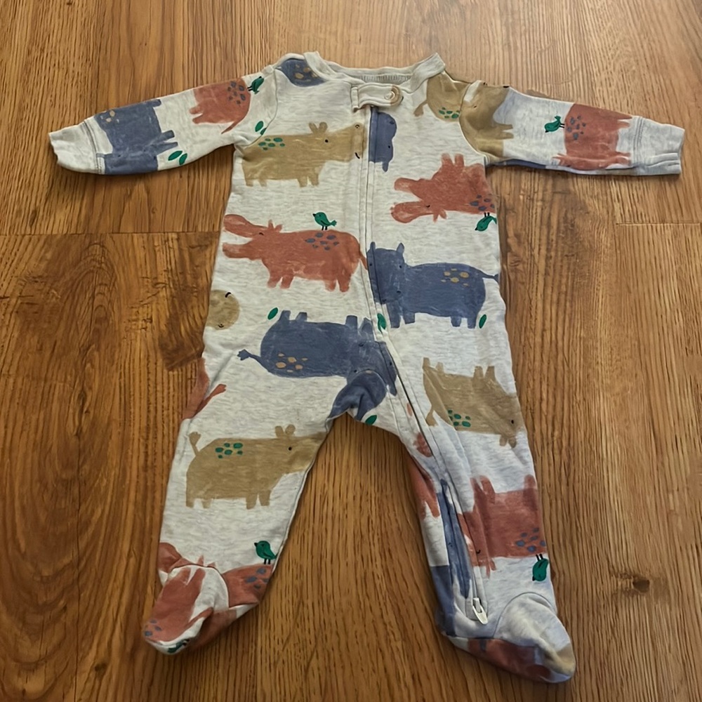 5/$10 Carter’s Hippo Sleep and Play 3-6m